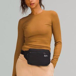 NWT Clean Lines Belt Bag 2L